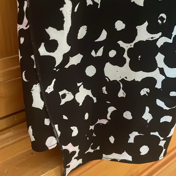 CAbi Dixon sleeveless blouse, size Large, black/white abstract floral,style 5353 - Picture 7 of 12